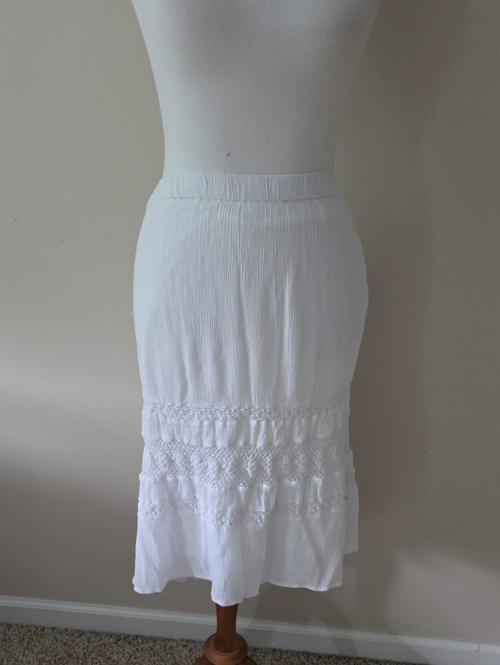 SW New York White Elastic Waist Midi Skirt with Crochet Trim